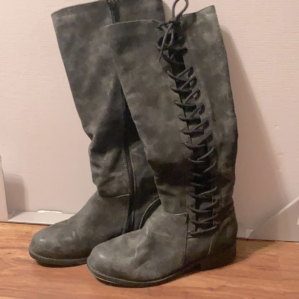 Charcoal boots from Maurice’s, size 7.